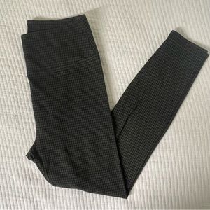 Lou & Grey Houndstooth Leggings